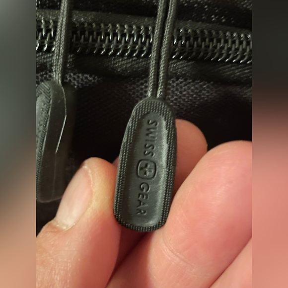 NEW MINT & UNUSED “SWISS GEAR” NYLON 20” DUFFLE GYM & TRAVEL BAG SWISS ARMY BAG - Picture 8 of 14